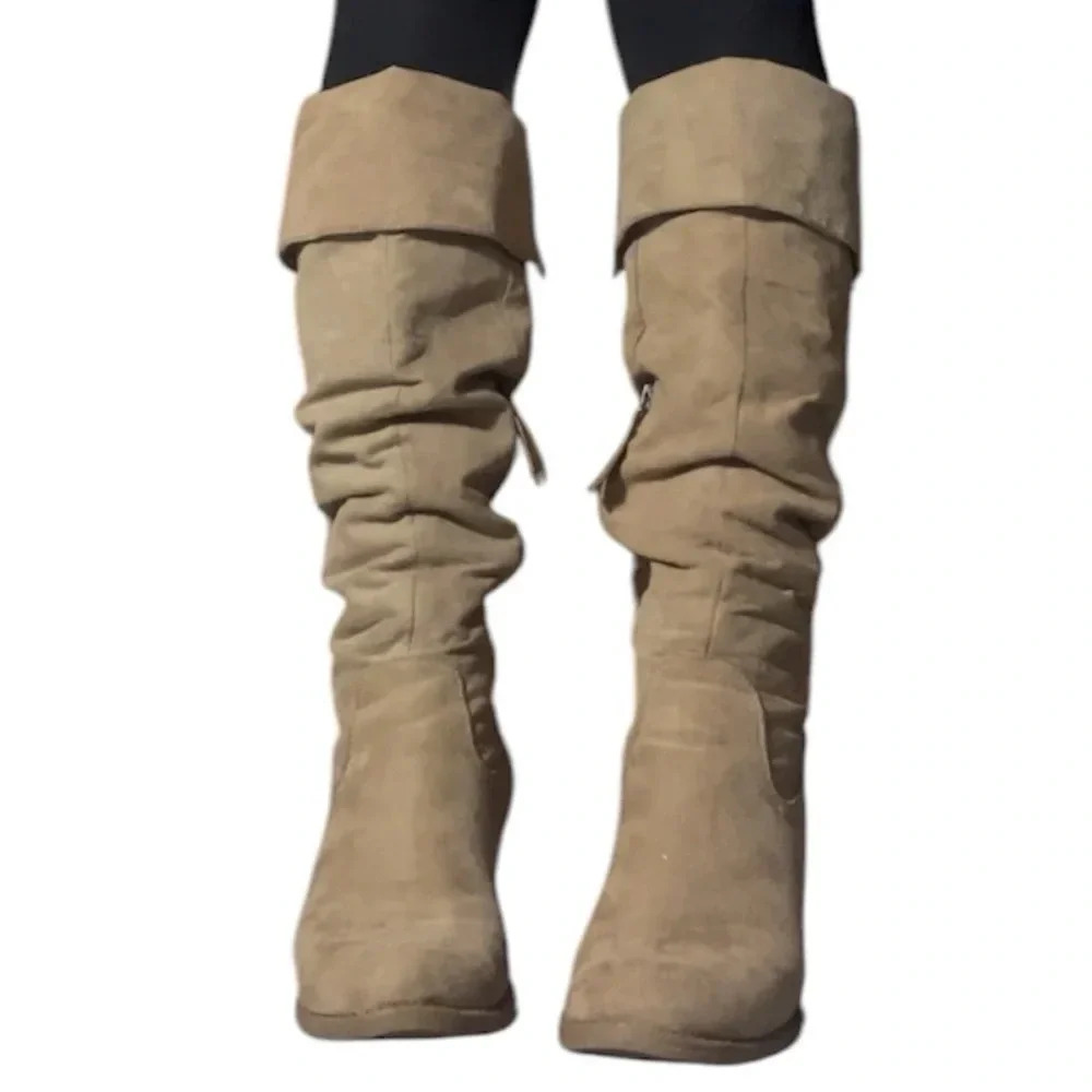 Size 8.5 Boots - Picture 3 of 8